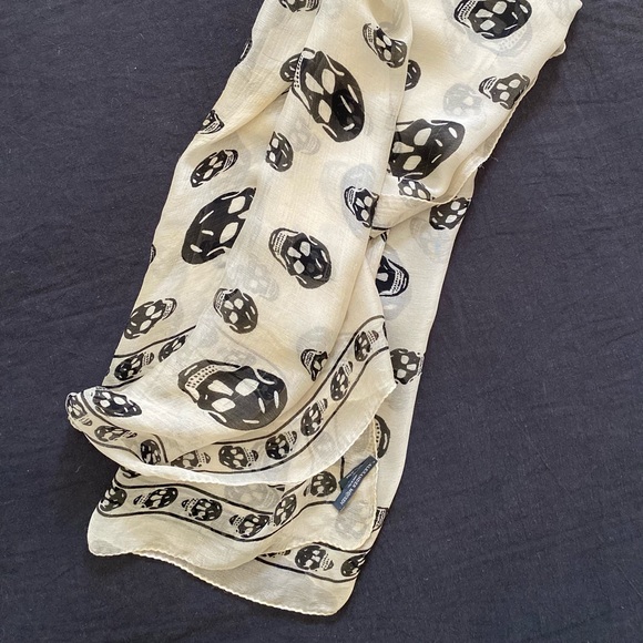 Alexander McQueen Accessories - Alexander McQueen Scull Scarf